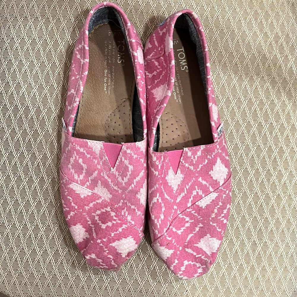 Toms womens shoes 8.5 pink and white VGUC